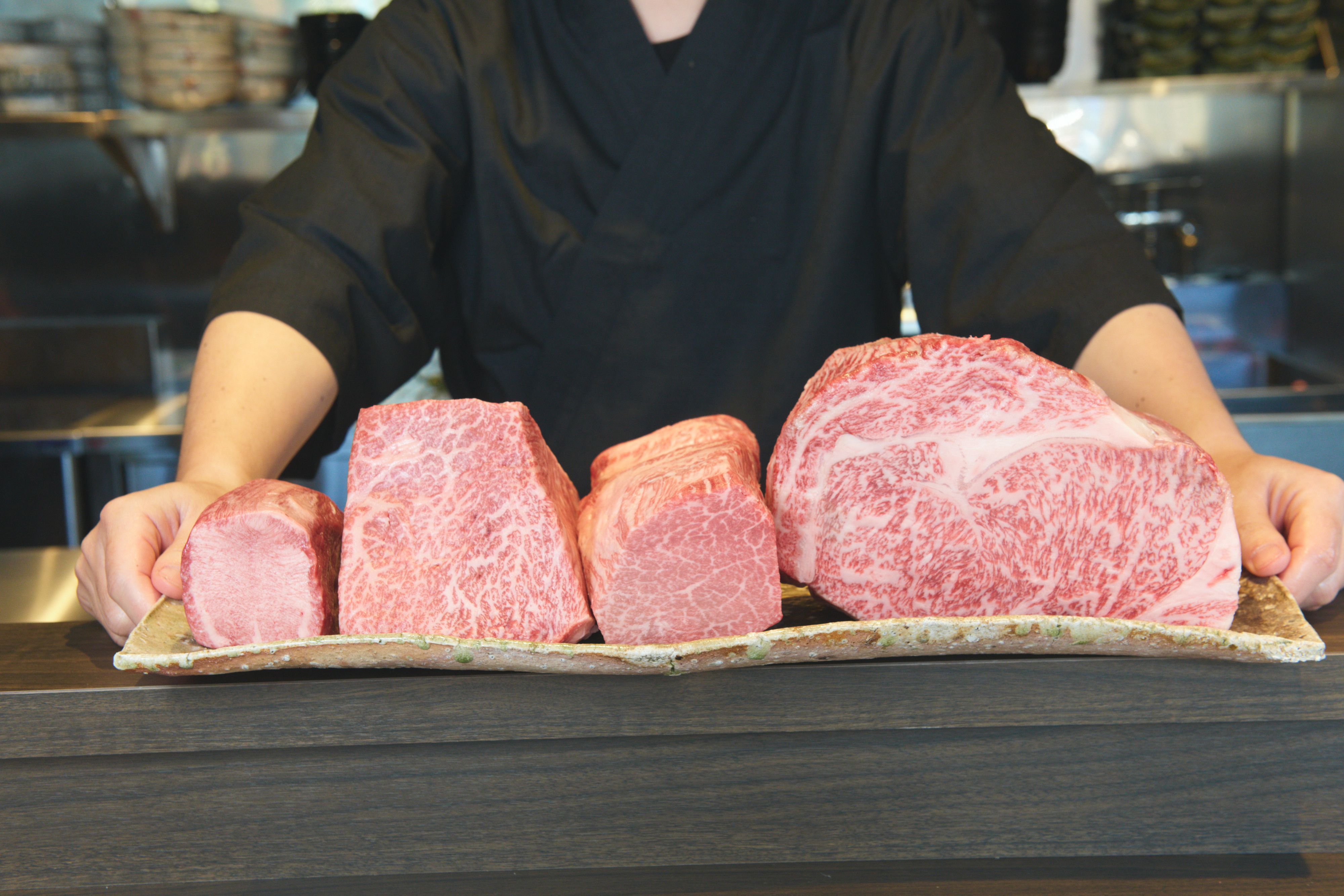 高級なお肉 | 長野県軽井沢の焼肉ならうしやきのとも